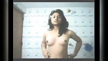 Stunning Desi Beauty Records Her Own Nude Clip in Bengali Hostel