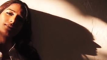 Poonam Pandey Strip Down and Show Her Pussy in This Sun-Kissed Video, So Fucking Sexy!