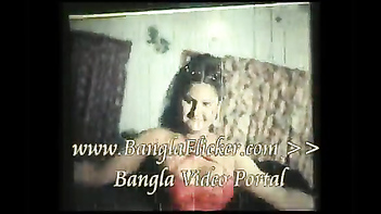 Bangala Babe Shakes Her Ass to the Beat, Wild and Seductive Dance Moves