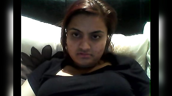 Experience the Hot Desi Sex Adventure with Cute Muslim College Girl on Cam!