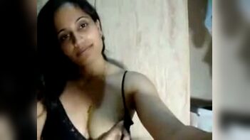 Mumbai College Teacher Gets Hot and Horny Thinking of Student