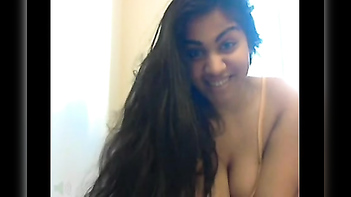 Sizzling Desi College Girlfriend from Mumbai Flaunts Sexy Assets Online!