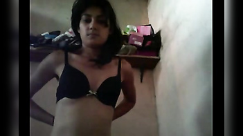 Indian College Girl Flaunts Her Assets Live on Webcam for Classmate